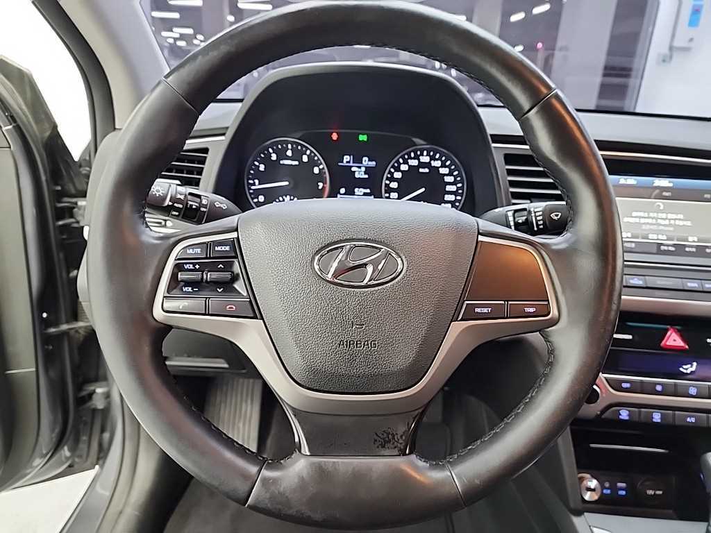 HYUNDAI Avante - Vista 8