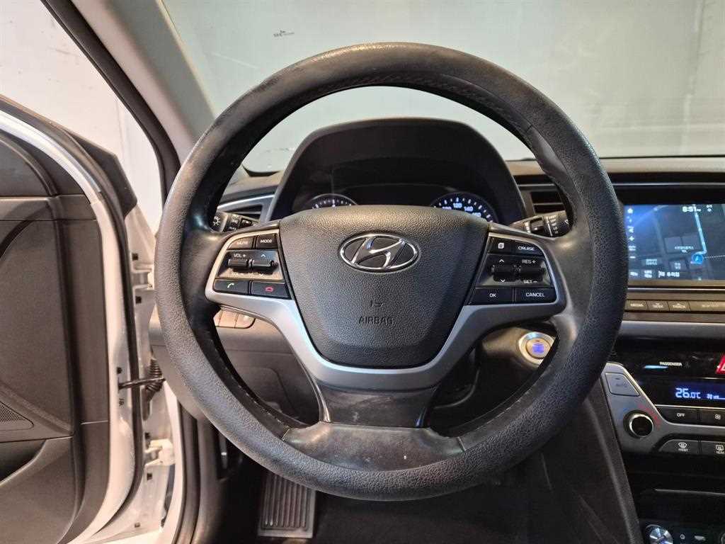 HYUNDAI Avante - Vista 8