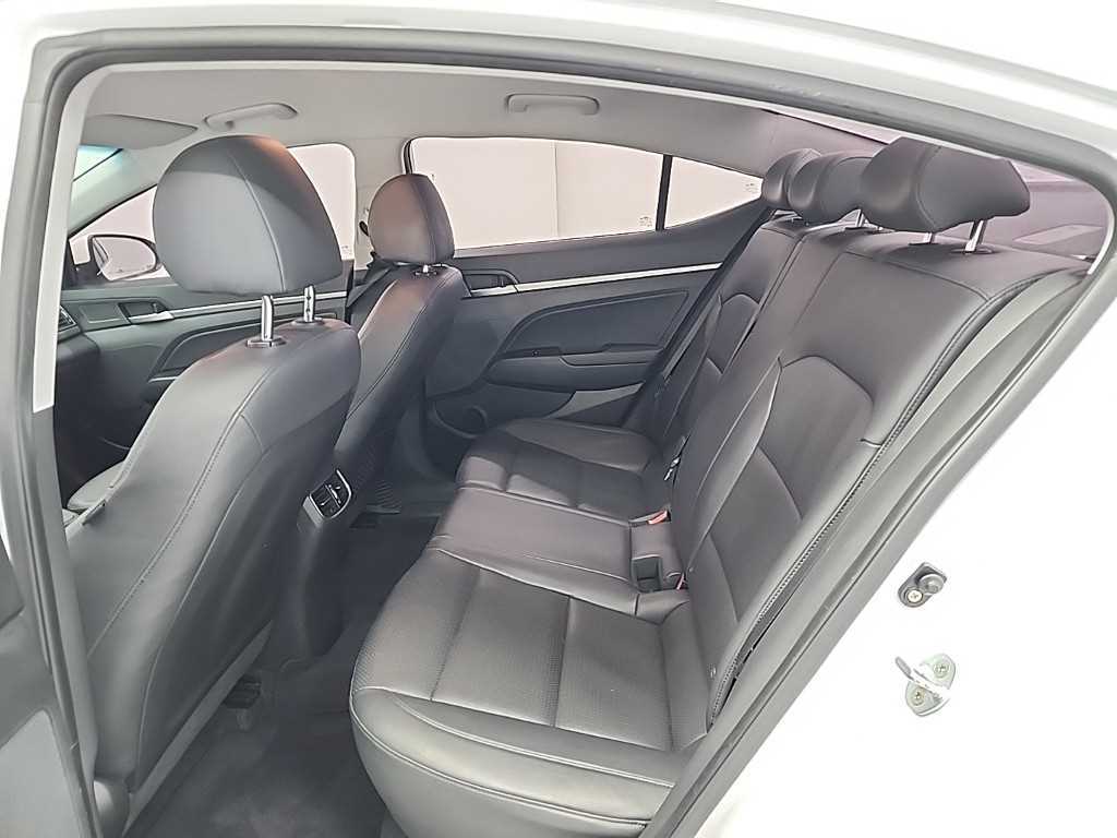 HYUNDAI Avante - Vista 12