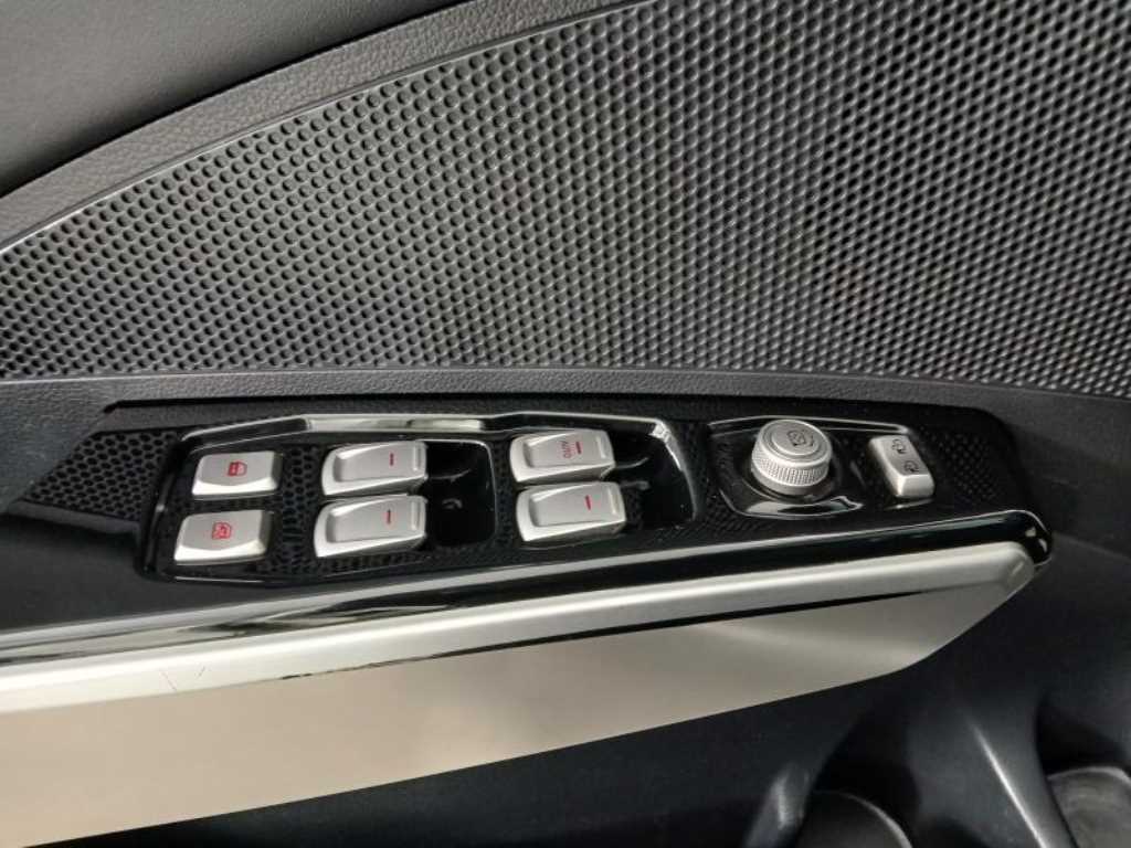 Ssangyong Tivoli - Vista 10