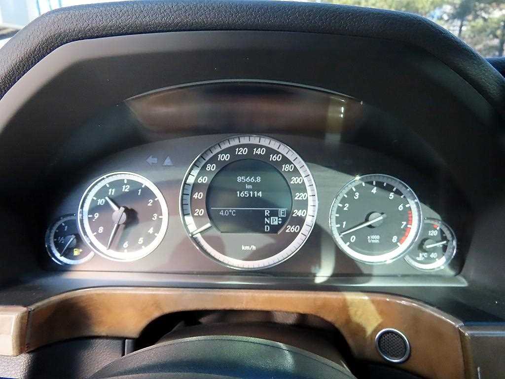 Mercedes Benz E class - Vista 9