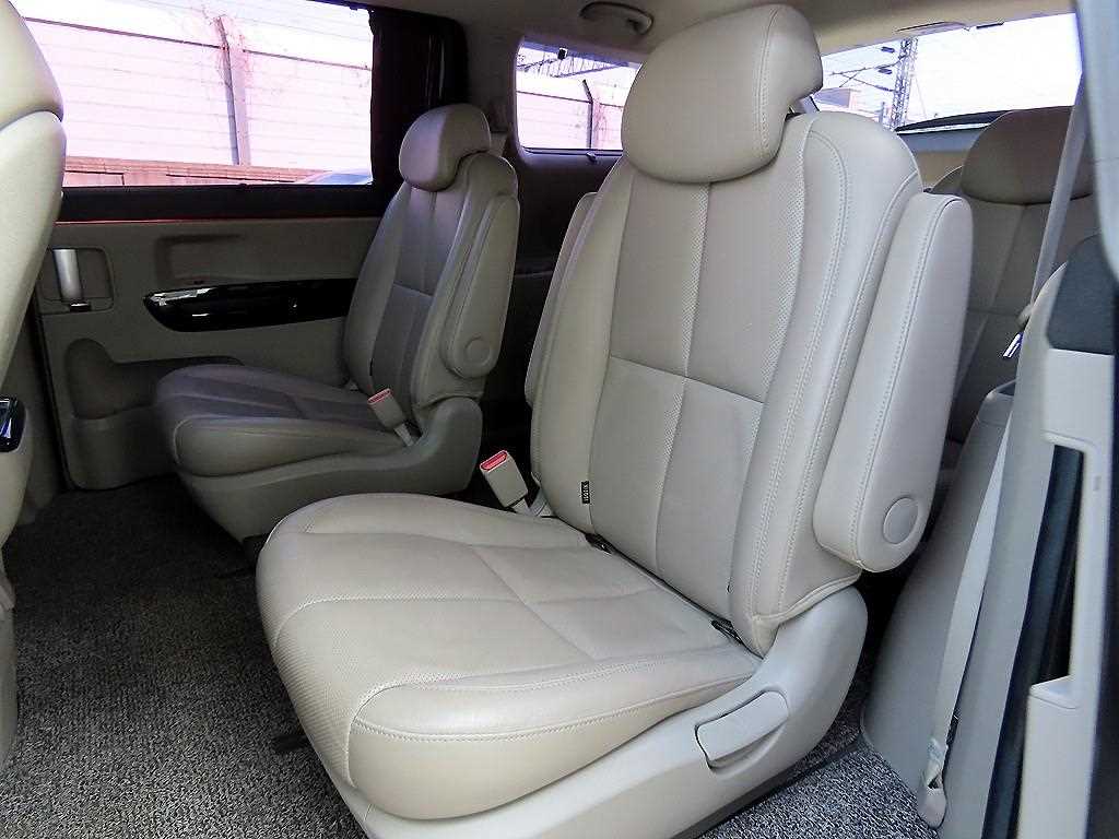 KIA Carnival - Vista 6