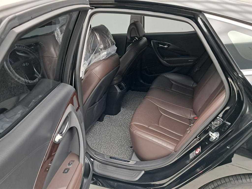 HYUNDAI Grandeur - Vista 12