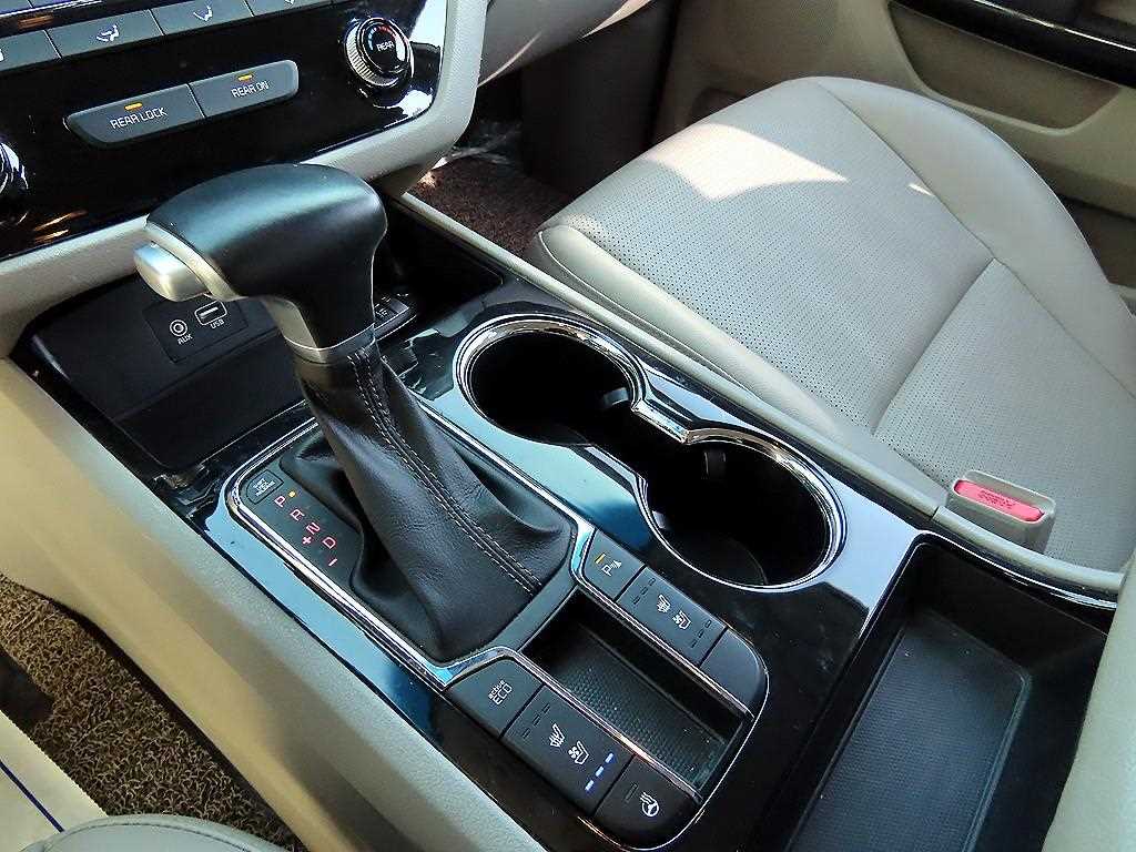 KIA Carnival - Vista 10