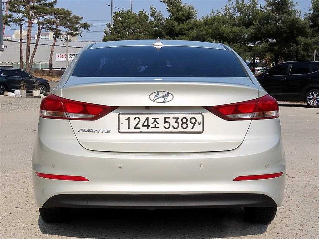 HYUNDAI Avante - Vista 4
