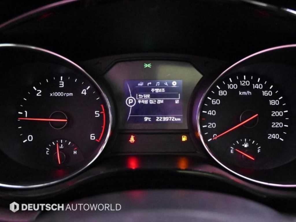 KIA Carnival - Vista 8