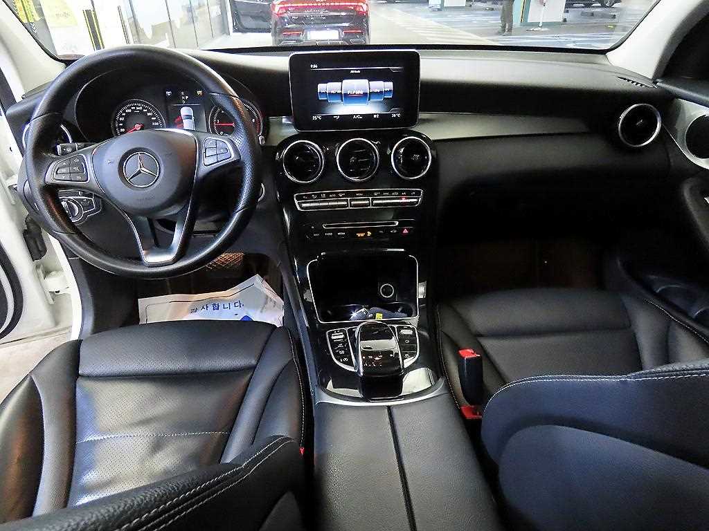 Mercedes Benz GLC Class - Vista 10