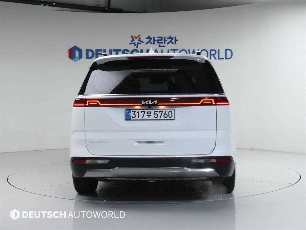 KIA Carnival - Vista 5