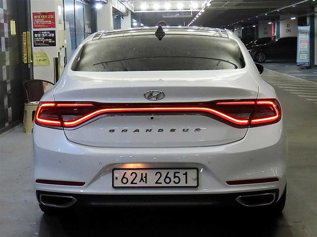 HYUNDAI Grandeur - Vista 5