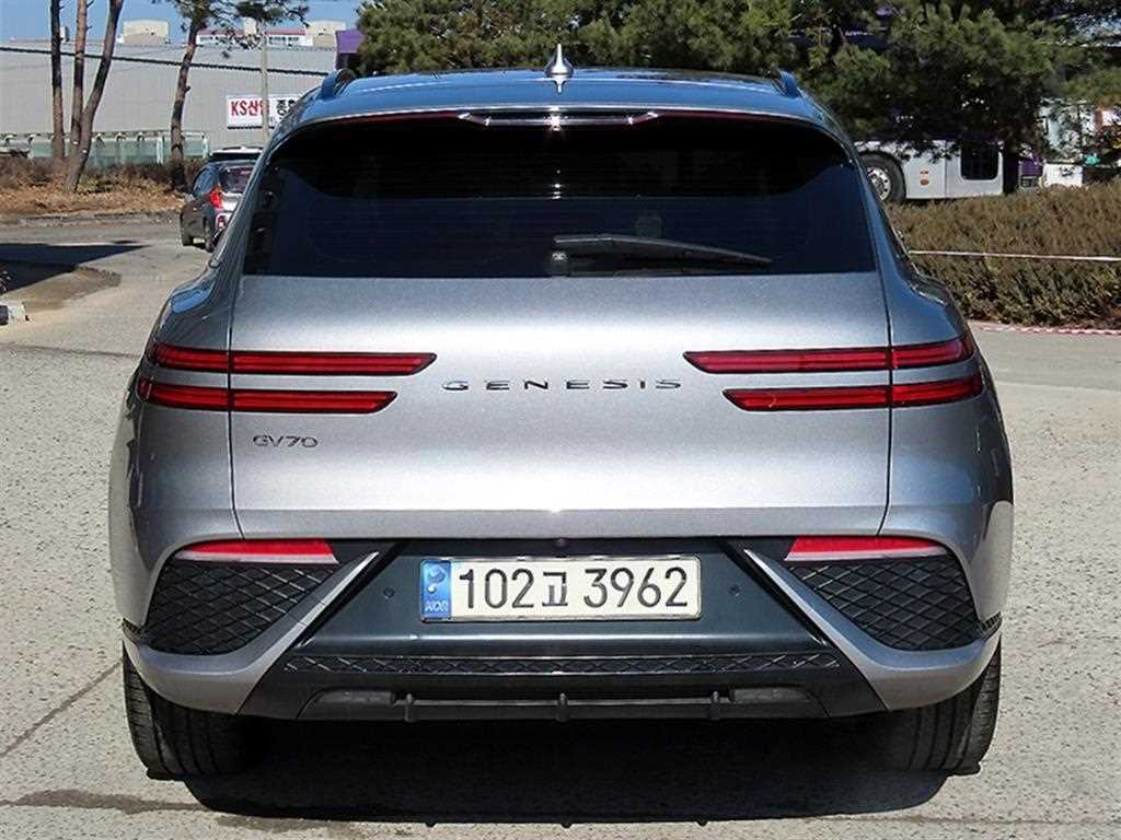 Genesis GV70 - Vista 4
