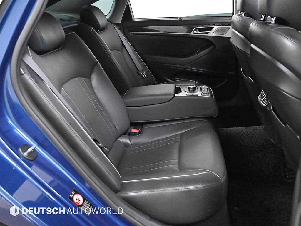 HYUNDAI Genesis - Vista 10