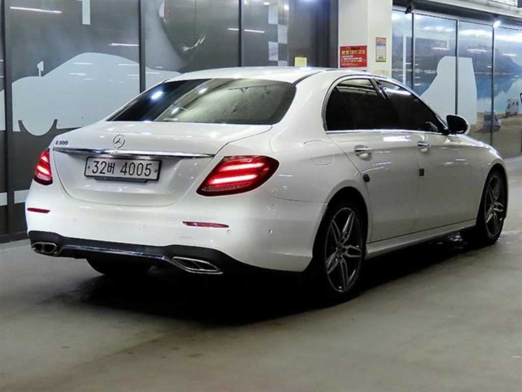Mercedes Benz E class - Vista 4