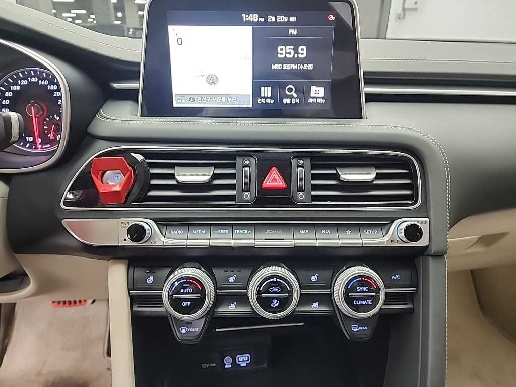 Genesis G70 - Vista 10