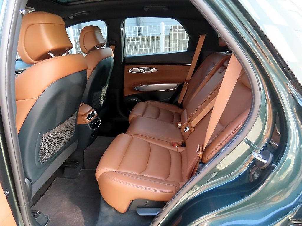 Genesis GV70 - Vista 6