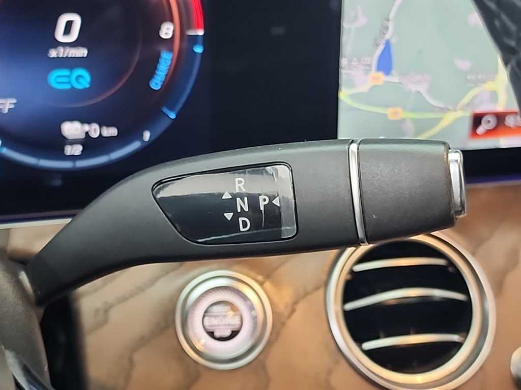 Mercedes Benz E class - Vista 8