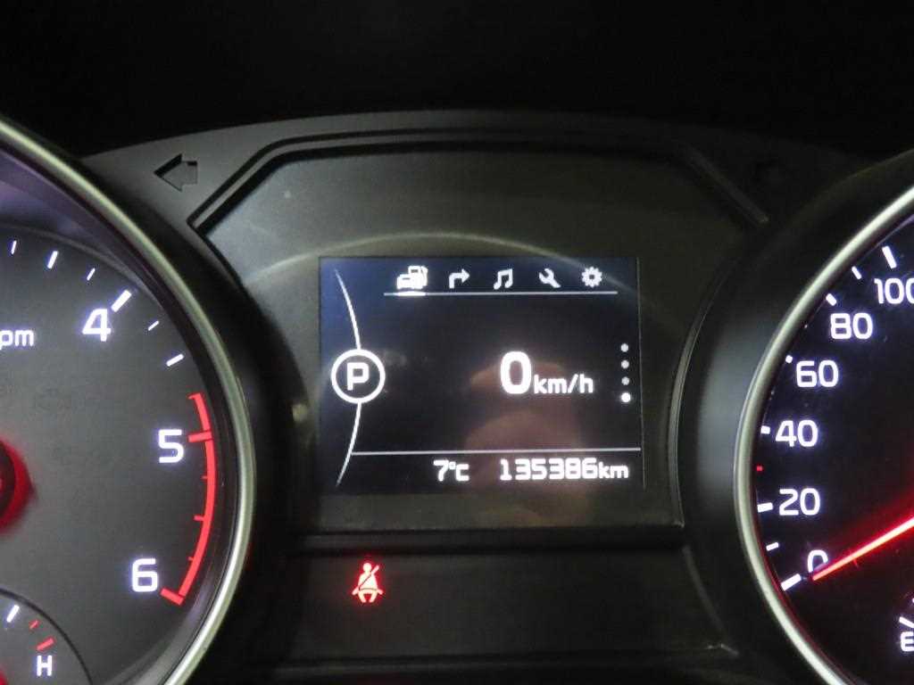 KIA Carnival - Vista 8