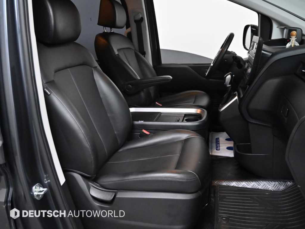 HYUNDAI Staria - Vista 10