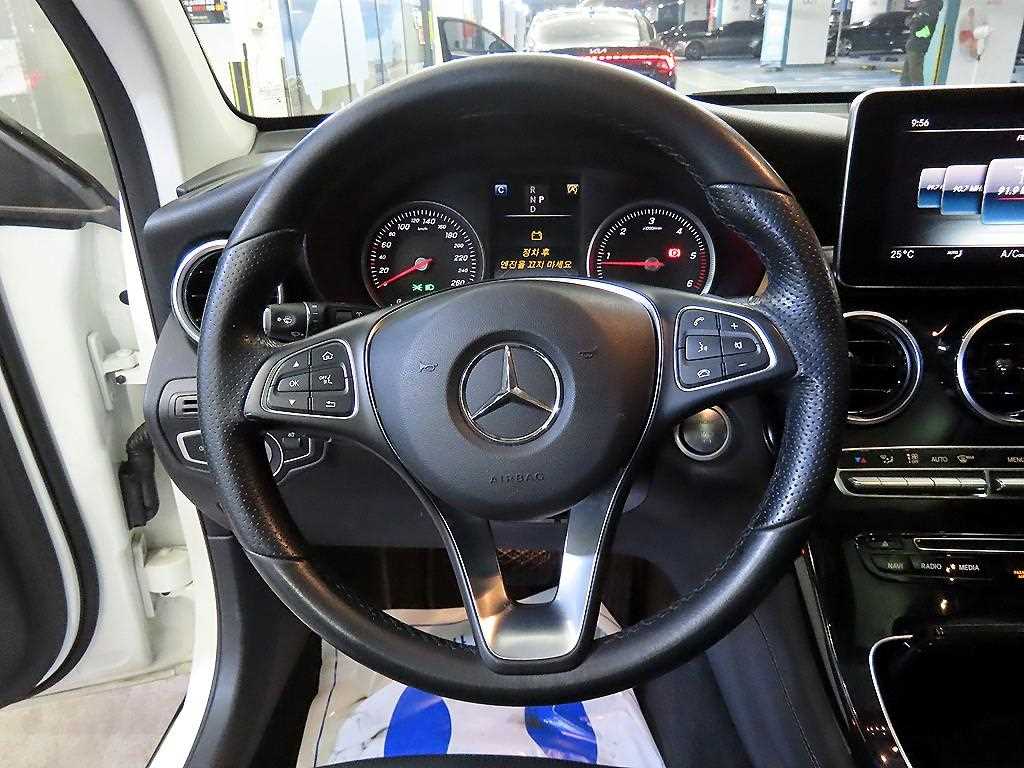 Mercedes Benz GLC Class - Vista 8