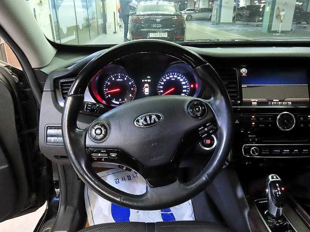 KIA K9 - Vista 8