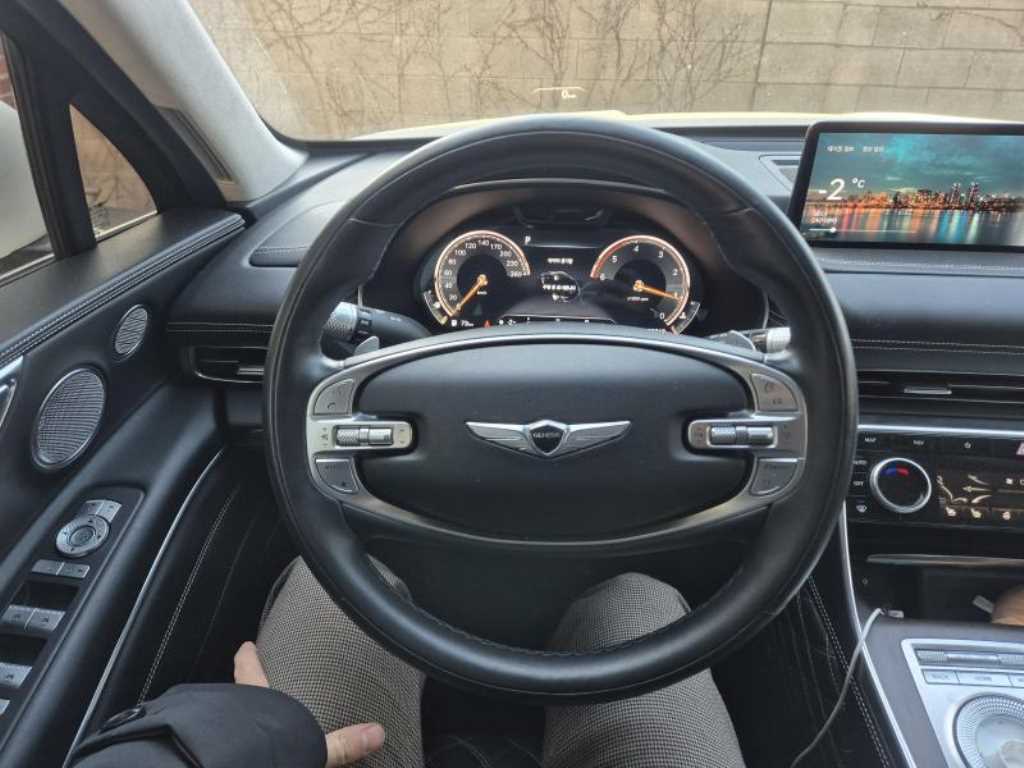 Genesis GV80 - Vista 8