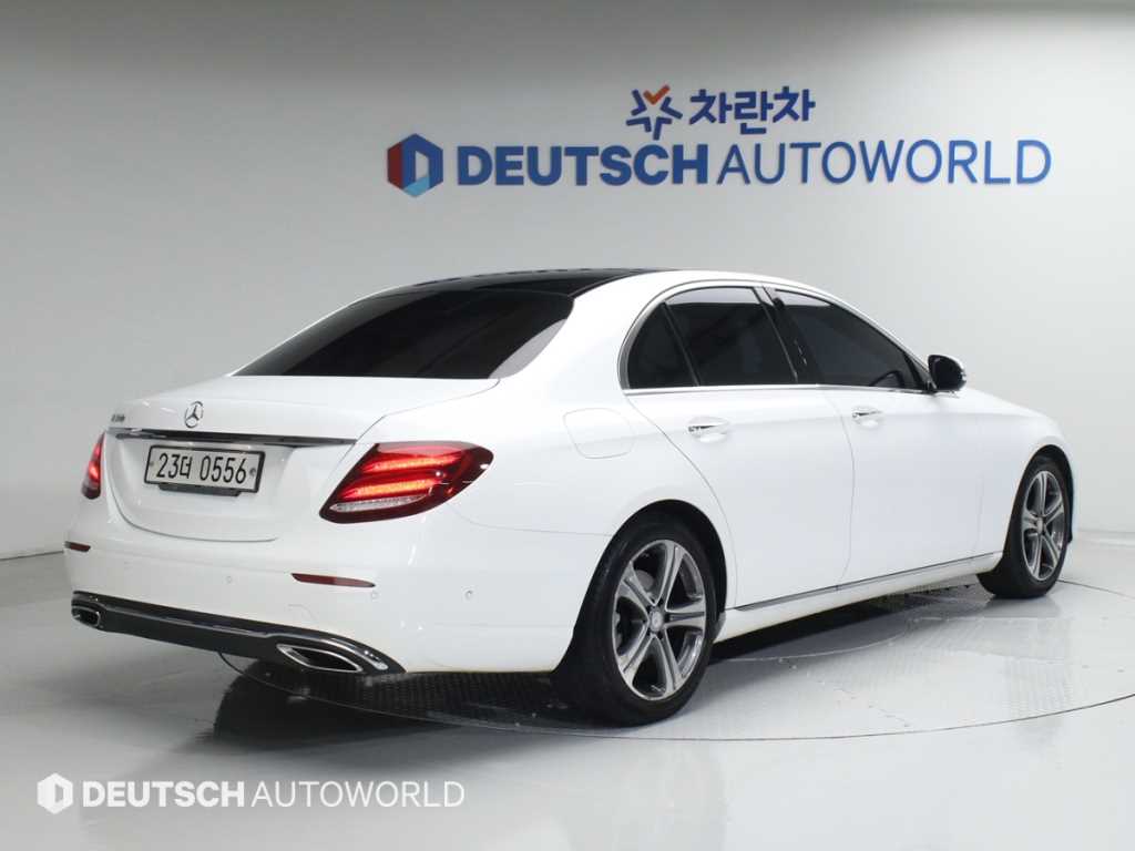 Mercedes Benz E class - Vista 4