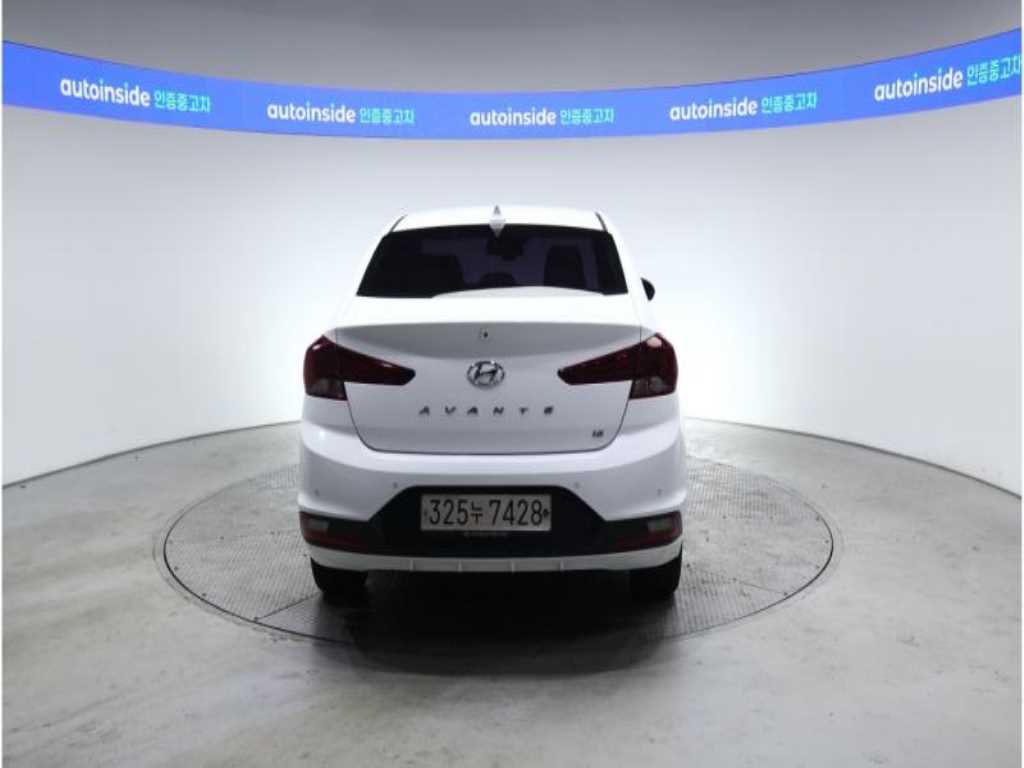 HYUNDAI Avante - Vista 5