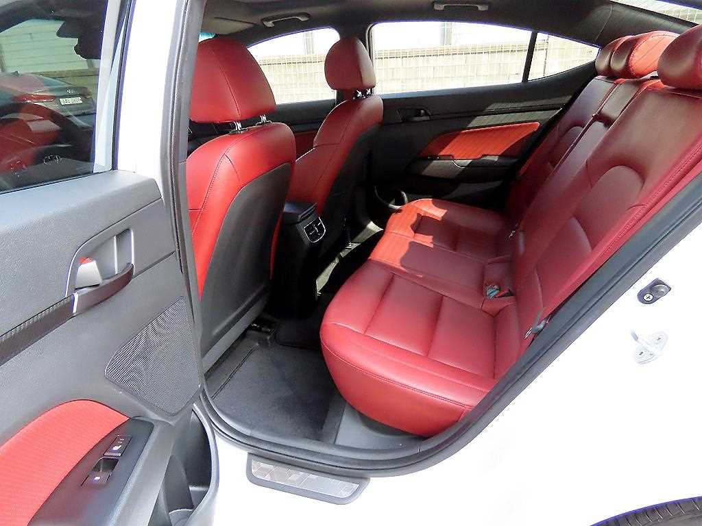 HYUNDAI Avante - Vista 6