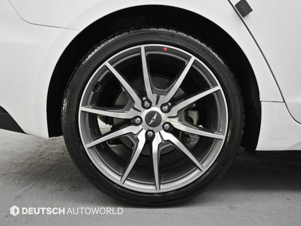 Genesis G70 - Vista 5