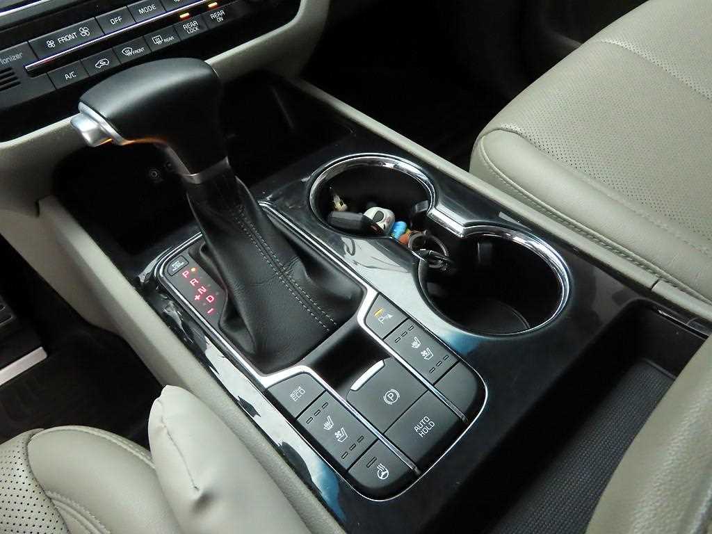 KIA Carnival - Vista 12