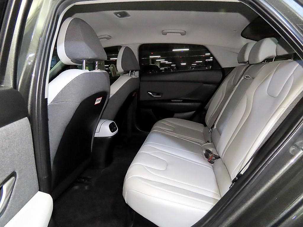 HYUNDAI Avante - Vista 7