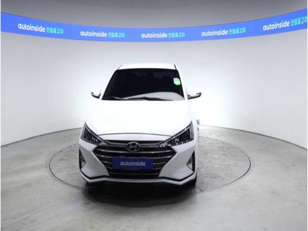 HYUNDAI Avante - Vista 2