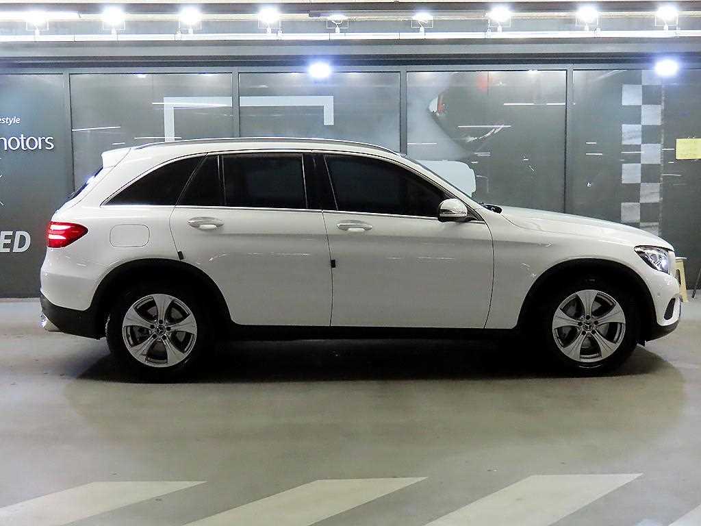 Mercedes Benz GLC Class - Vista 3