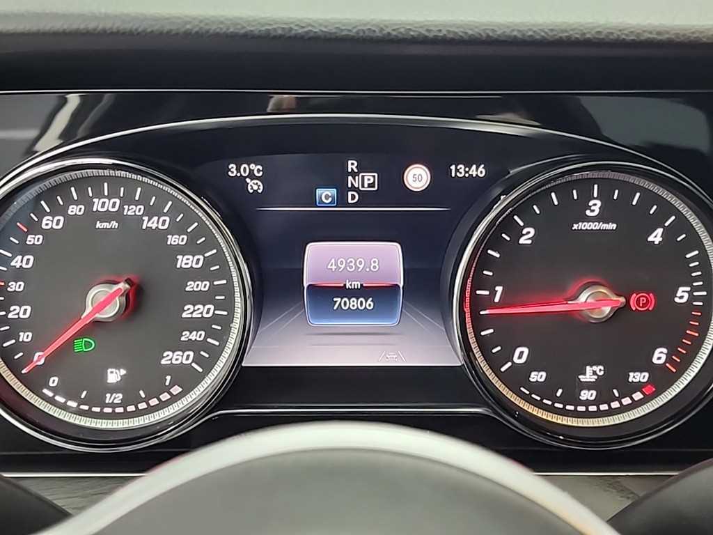 Mercedes Benz E class - Vista 5