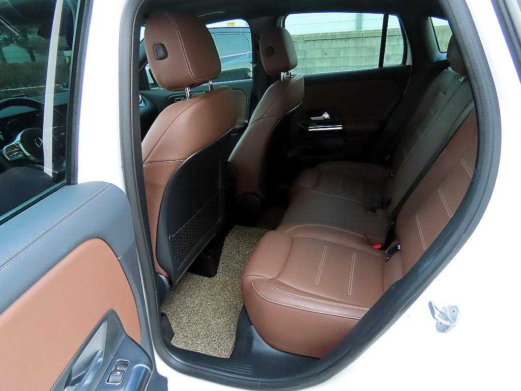 Mercedes Benz GLA Class - Vista 6