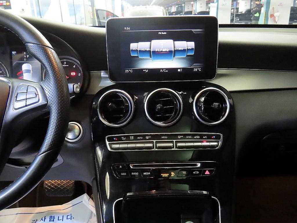 Mercedes Benz GLC Class - Vista 11