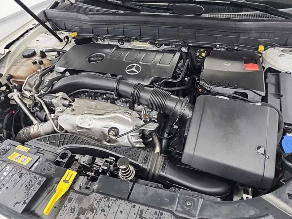 Mercedes Benz GLB Class - Vista 5