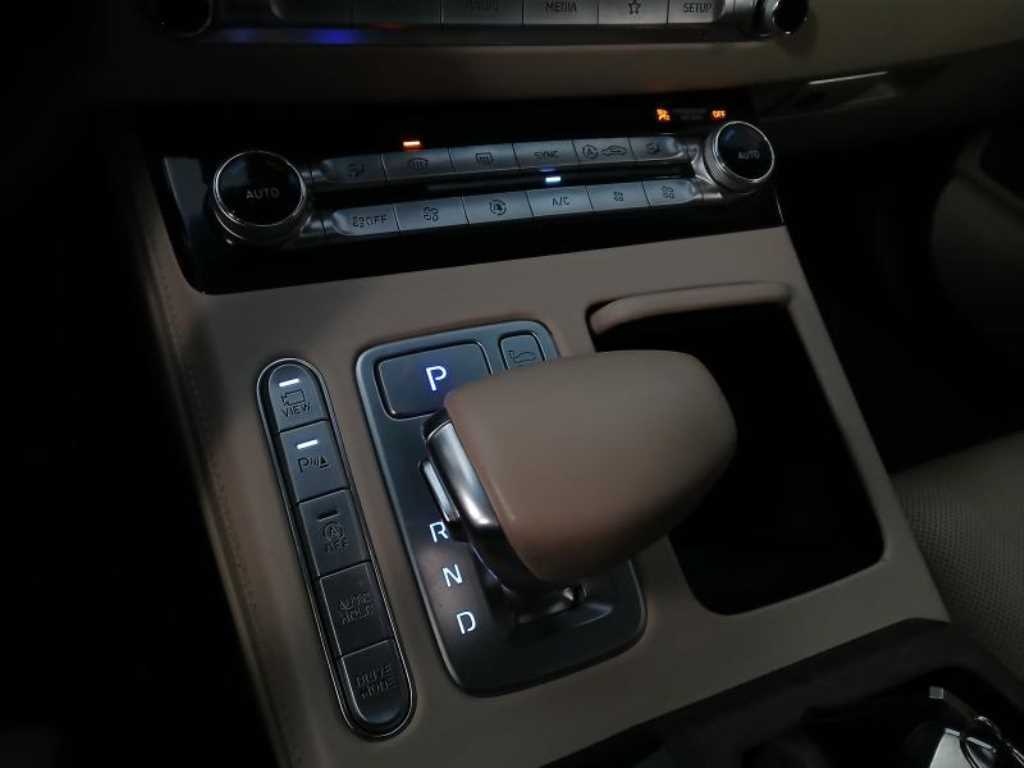 Genesis G90 - Vista 11