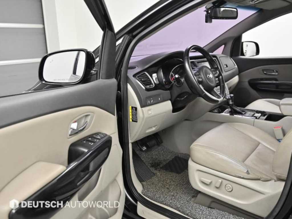 KIA Carnival - Vista 11