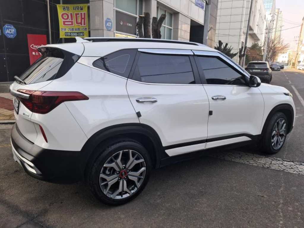 KIA Seltos - Vista 4