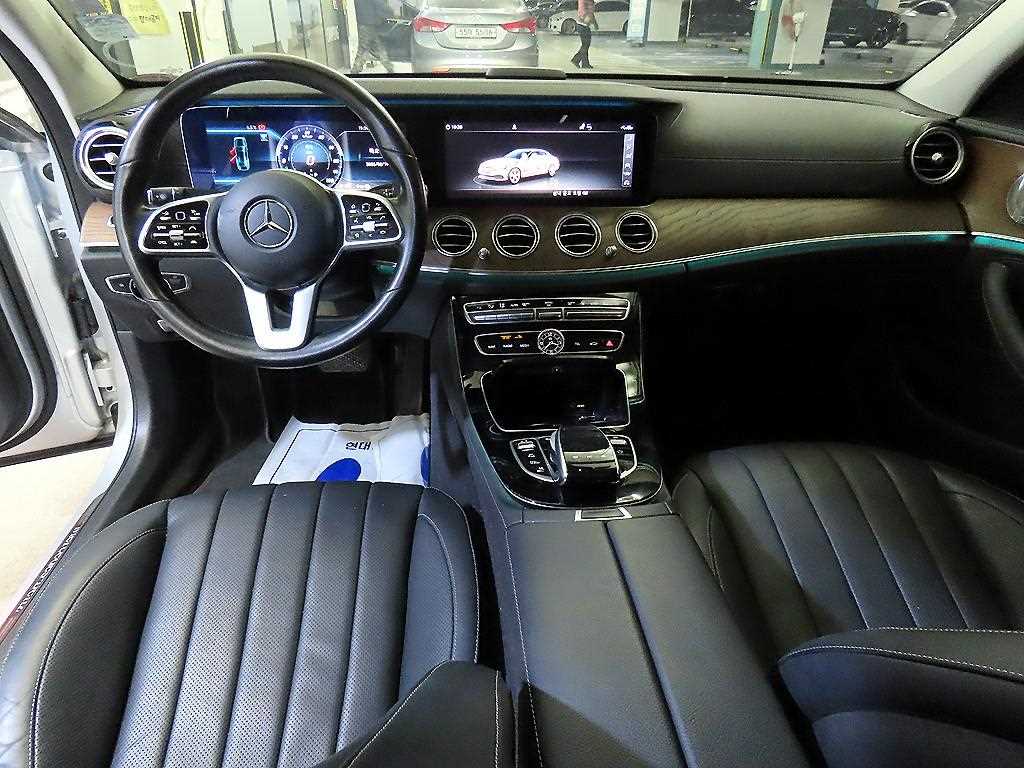 Mercedes Benz E class - Vista 10