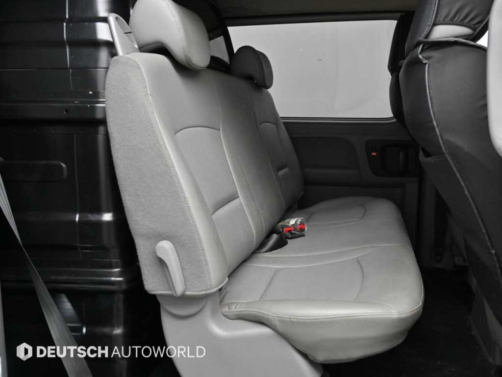 HYUNDAI Starex - Vista 12