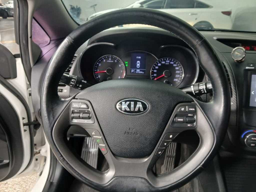 KIA K3 - Vista 8