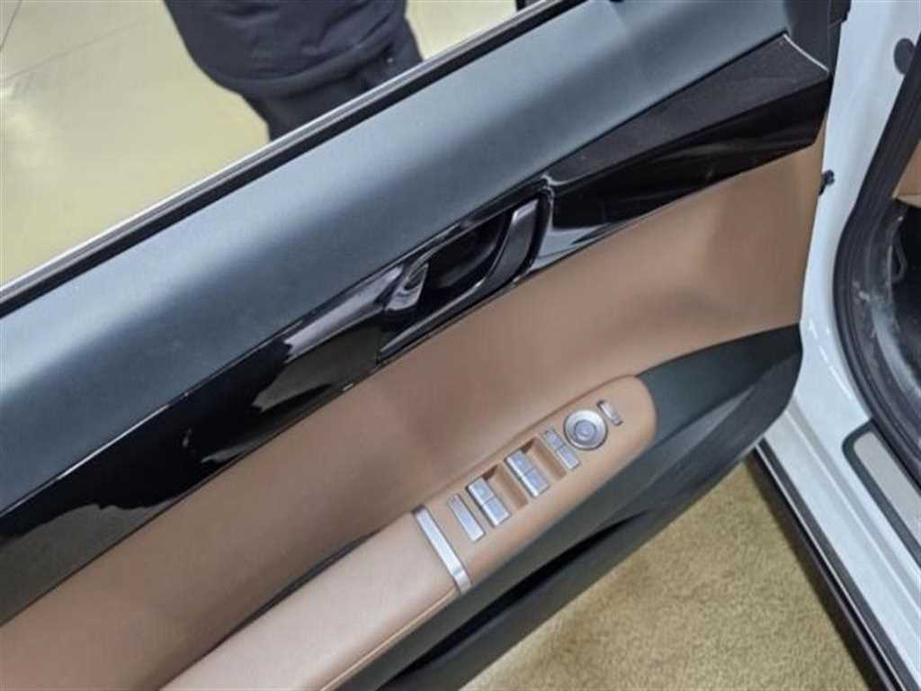 HYUNDAI Grandeur - Vista 11