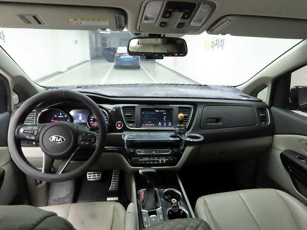 KIA Carnival - Vista 7