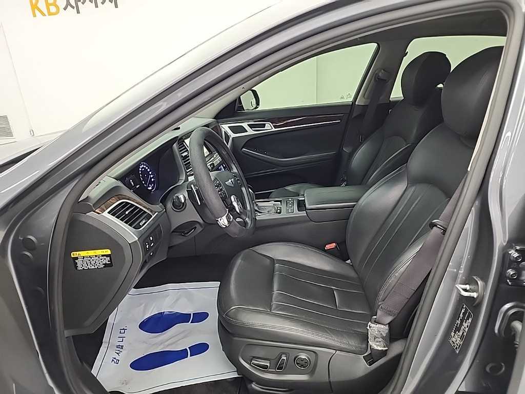 HYUNDAI Genesis - Vista 11