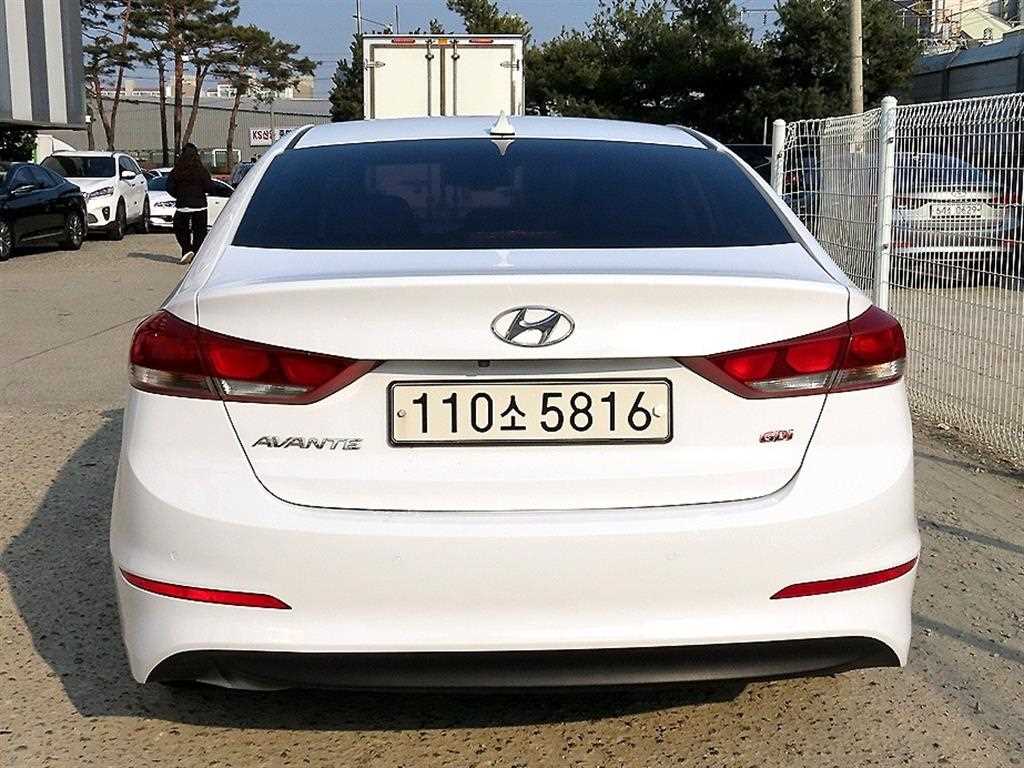 HYUNDAI Avante - Vista 4