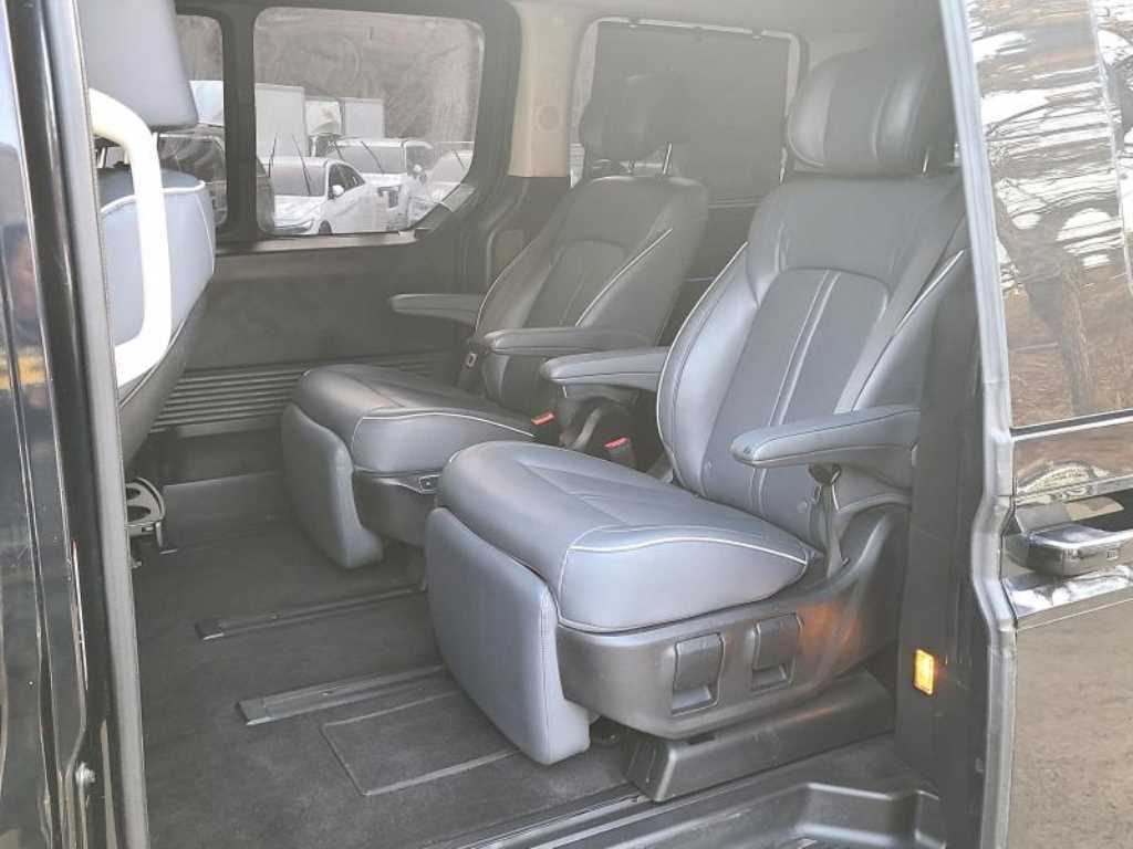 HYUNDAI Staria - Vista 8