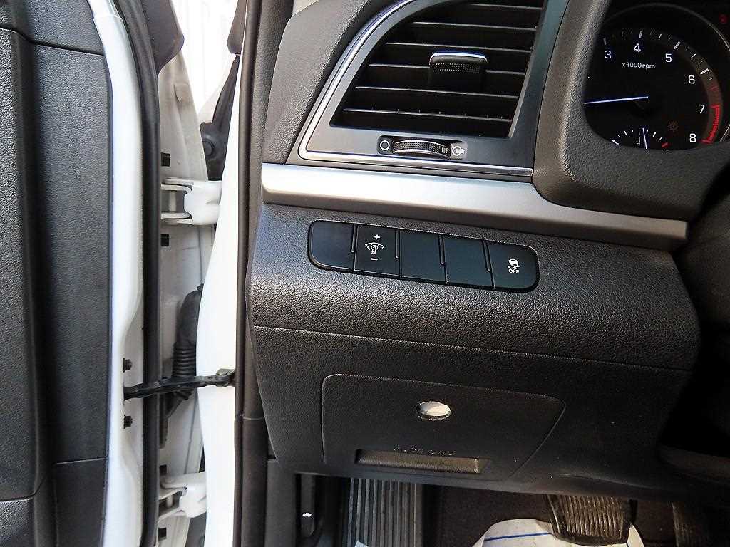 HYUNDAI Avante - Vista 12