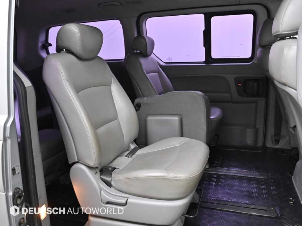 HYUNDAI Starex - Vista 12