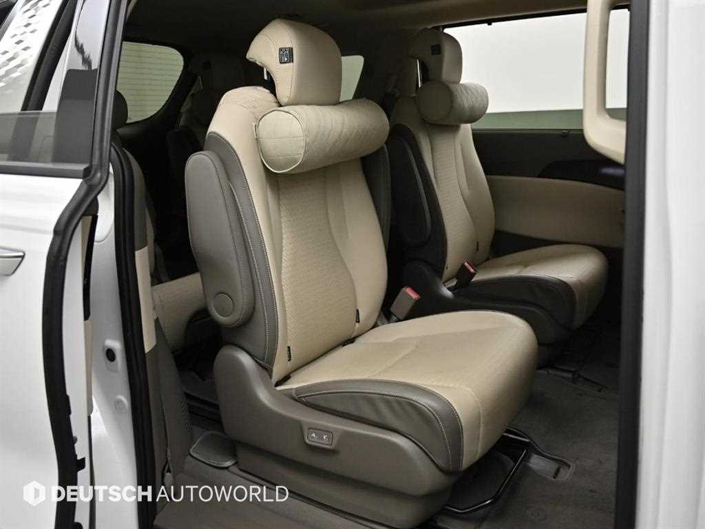 KIA Carnival - Vista 12